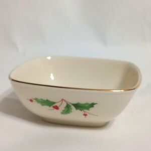 Porcelain holly dish